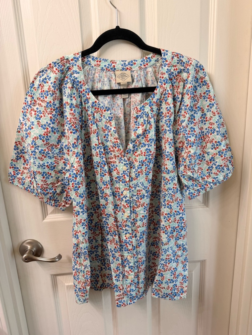 NWOT St. John's Bay Blue and Red Floral Puff-Sleeve Blouse XL